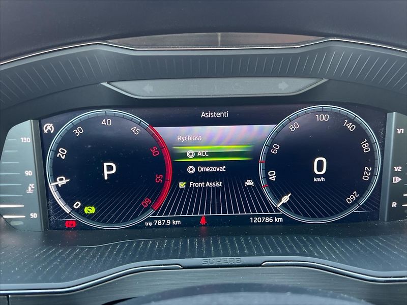 Škoda Superb 2,0 TDi 110kW 7DSG STYLE  REZE - fotka 16 z 27
