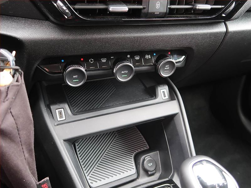 Citroën C4 (2021) 1.2 PureTech, Serv.kniha - fotka 16 z 20