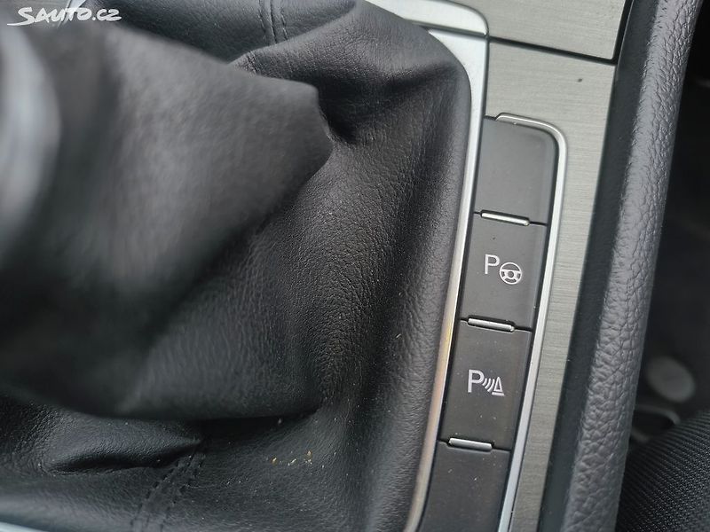 Volkswagen Golf 2.0TDI4X4,VÝBAVA,KRÁSNÝ,SERVIS - fotka 20 z 49