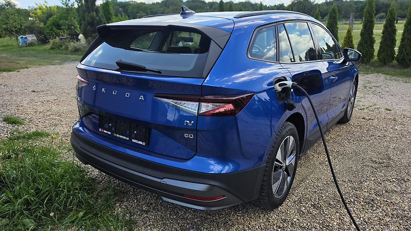Škoda Enyaq (2022) 62 kWh | LED - fotka 2 z 10