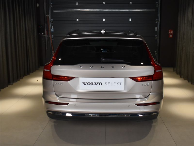 Volvo V60 2,0 T6 AWD Core - fotka 5 z 26