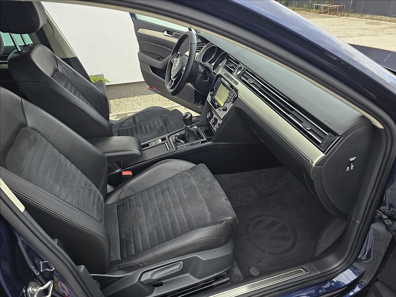 Volkswagen Passat B8 2,0 TDi 110KW Highline - fotka 34 z 45