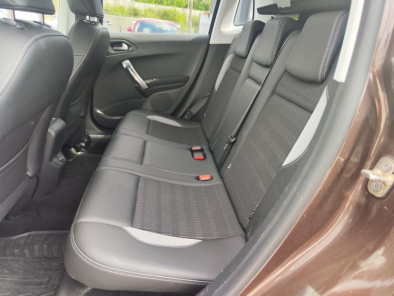Peugeot 2008 1.6 VTi/88kW Allure tažné ČR - fotka 11 z 32