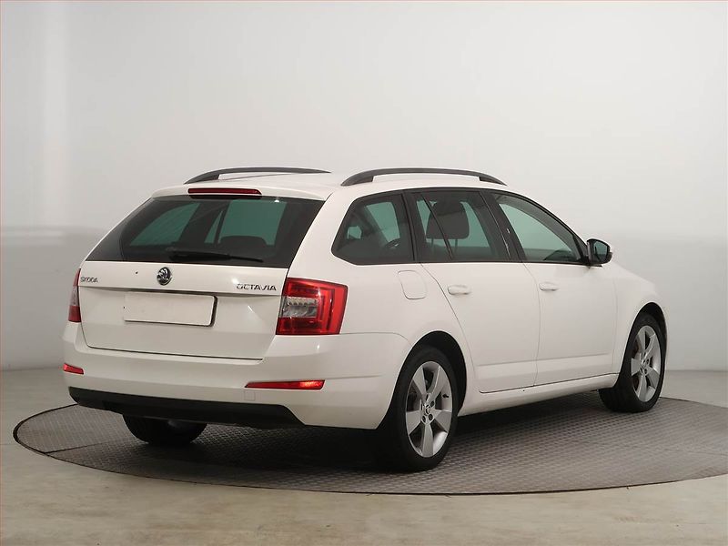 Škoda Octavia (2014) Elegance 1.6 TDI, Tempomat - fotka 5 z 14