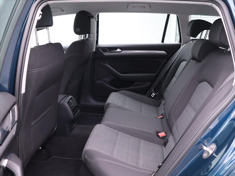 Volkswagen Passat 1,5 TSI 110kW DSG Business DPH - fotka 14 z 33