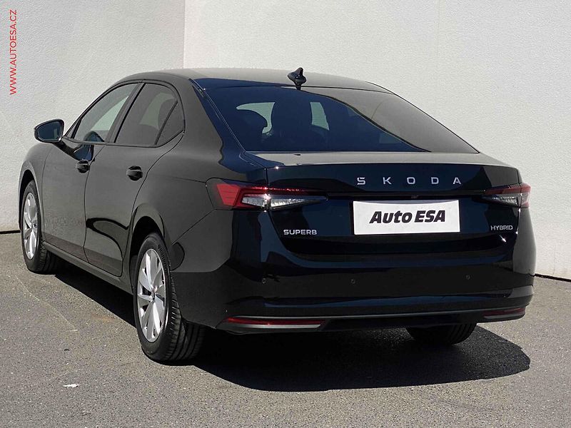 Škoda Superb (2026) 1.5 e-TSi, ČR, Selection, DSG - fotka 6 z 21