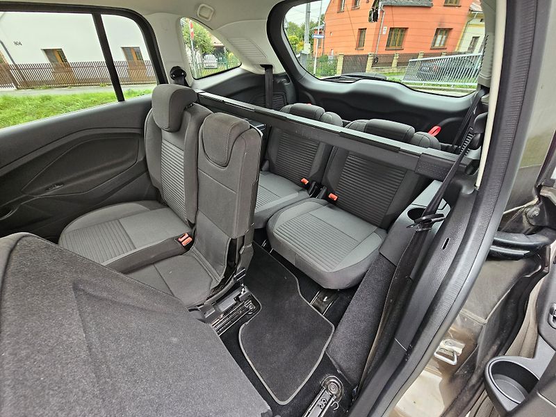 Ford Grand C-MAX (2016) 1.5 ECOBOOST-TITANIUM - fotka 14 z 20