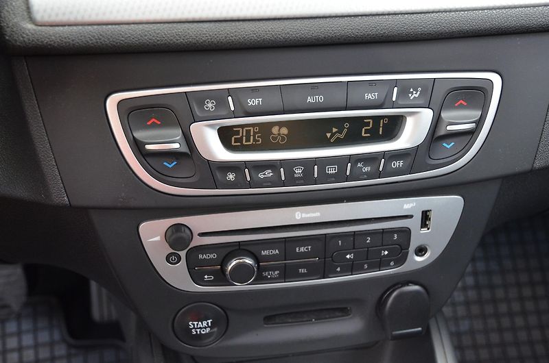 Renault Mégane (2014) 1.2 TCe 85kW / KEYLESS / TAŽNÉ - fotka 24 z 30