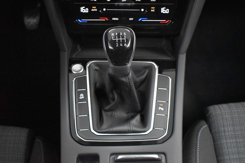 Volkswagen Passat TDI 110kW BUSINESS*2xPNEU*ČR 1 - fotka 20 z 39