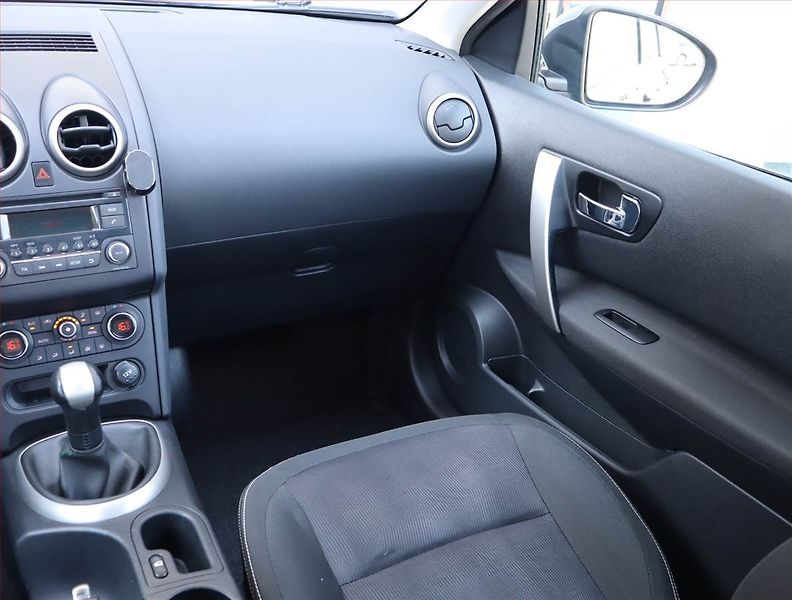 Nissan Qashqai (2014) 1.6, Serv.kniha, Tempomat - fotka 8 z 15