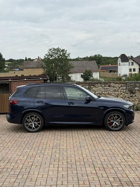BMW X5 (2022) XDrive45e - fotka 5 z 39