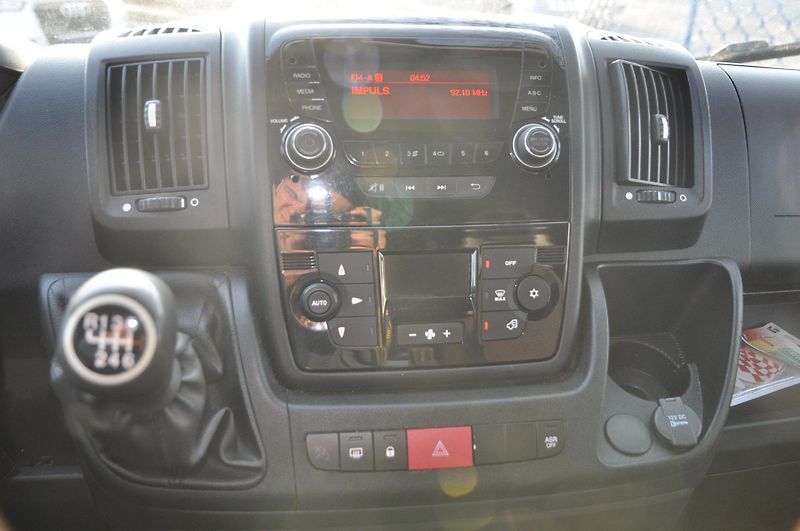 Peugeot Boxer 2.2HDi 96kW BUS 8.míst  - fotka 9 z 18