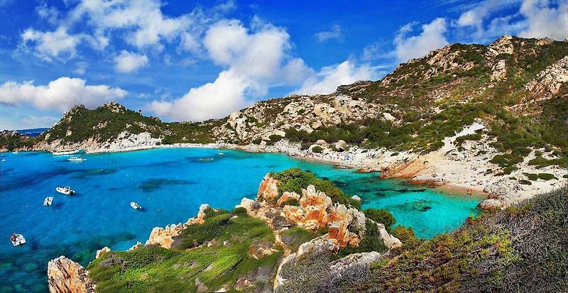 Národní park La Maddalena v italské Sardinii.