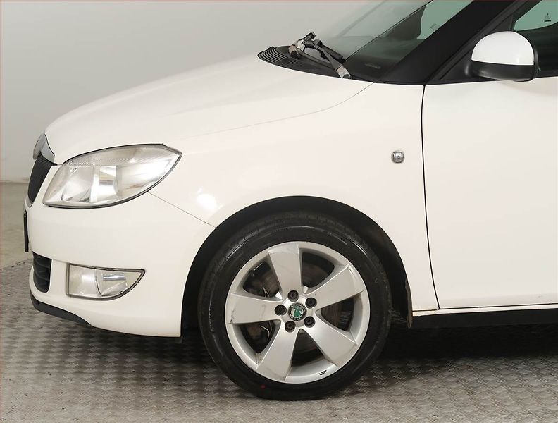 Škoda Roomster (2011) 1.6 TDI, po STK, jezdí dobře - fotka 14 z 17