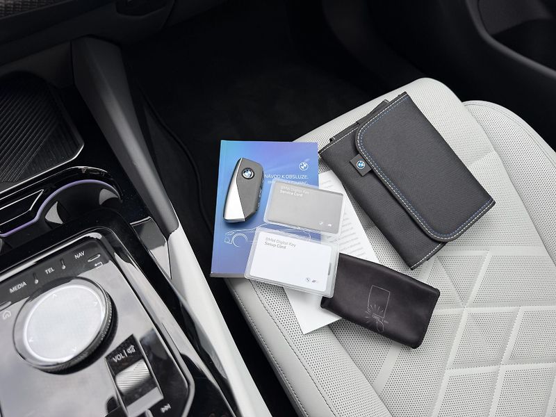 BMW Řada 5 540D xDRIVE M SPORT Individual - fotka 25 z 37