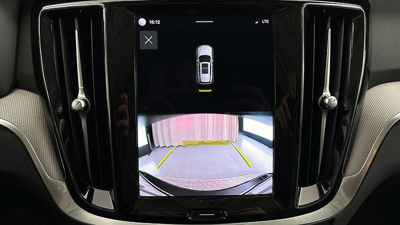 Volvo V60 2.0 T6 AUT AWD Recharge Plus B - fotka 12 z 34