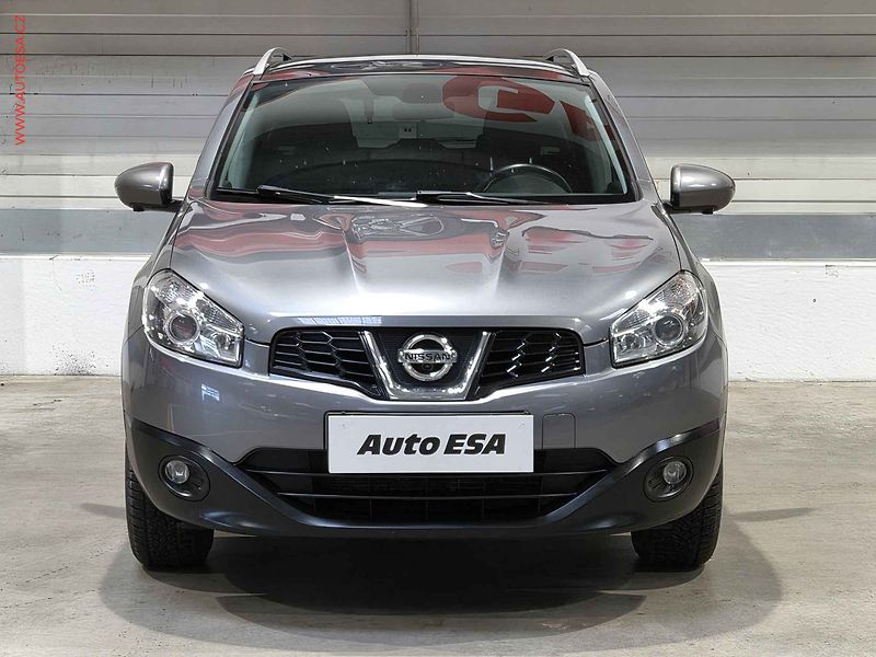 Nissan Qashqai (2012) 1.6i, ČR, AT, navi - fotka 2 z 20