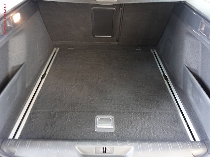 Peugeot 308 (2018) 1.5 HDi, Navi, AC - fotka 7 z 22