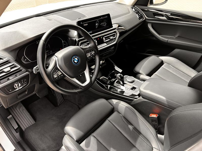 BMW X3 30e xDrive 215kw 1. majitel - fotka 11 z 28