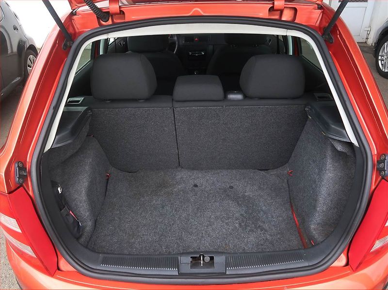 Škoda Fabia (2006) 1.2 12V, jezdí dobře - fotka 13 z 14
