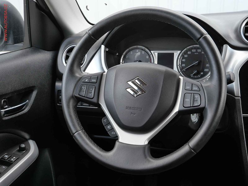 Suzuki Vitara (2017) 1.6 VVT, Comfort, kamera, - fotka 11 z 23
