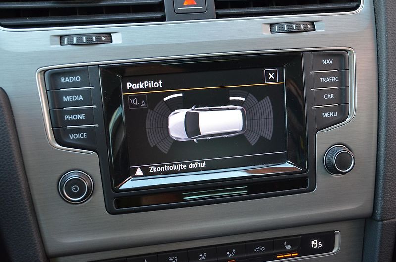 Volkswagen Golf (2014) 2.0 TDi 110kW DSG Comfortline - fotka 29 z 43
