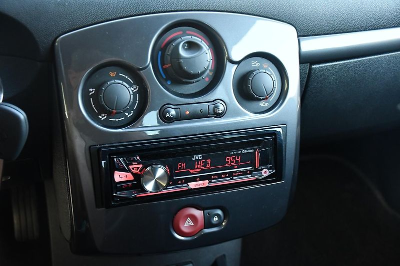 Renault Clio 1,2i 55KW 2xKOLA  - fotka 26 z 36