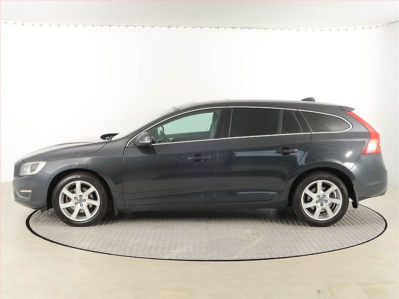 Volvo V60 (2014) D4 2.0, Automat, Navi, Xenony - fotka 3 z 18