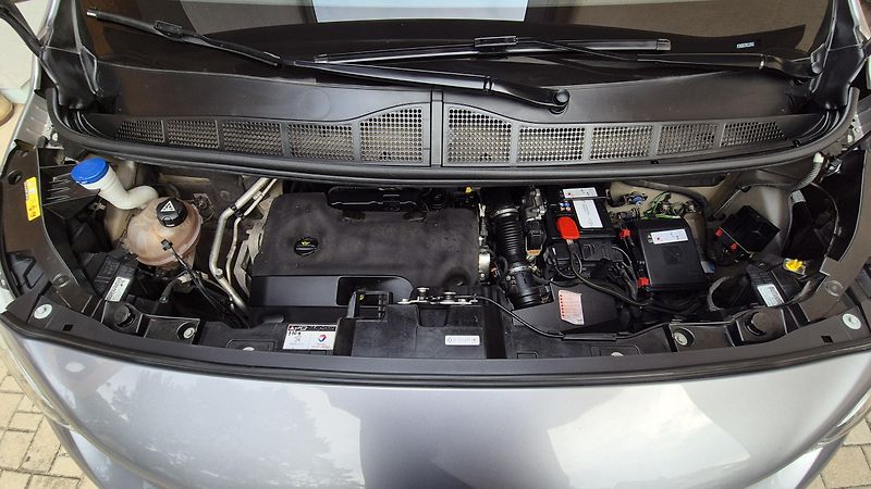 Peugeot Traveller (2021) 2.0 BlueHDi ALLURE L3 - fotka 20 z 25