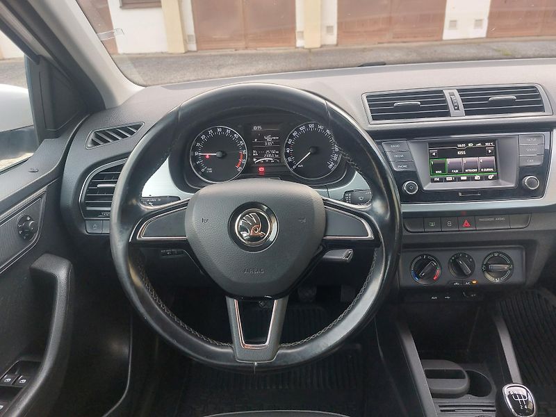 Škoda Fabia (2018) 1,4 TDi 66kw Ambition ČR 1.maj - fotka 12 z 19