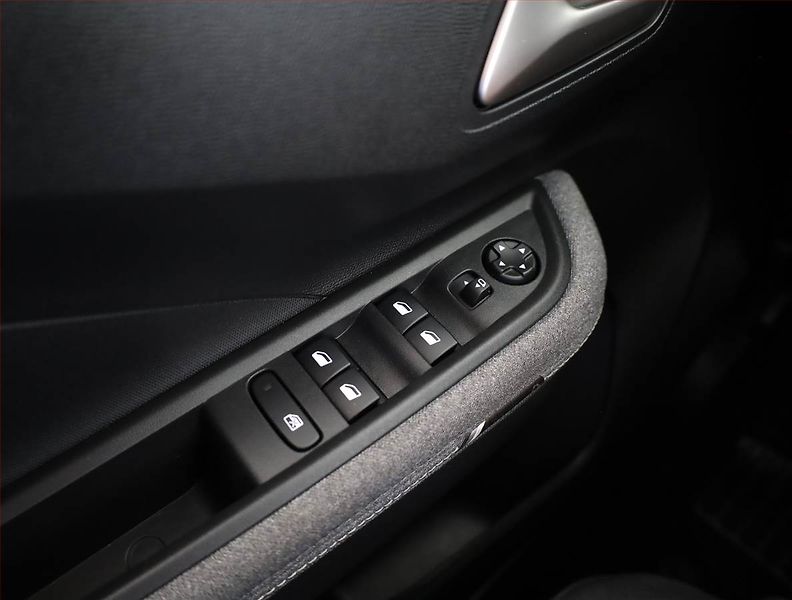 Opel Frontera (2025) 1.2 hybrid - fotka 18 z 20