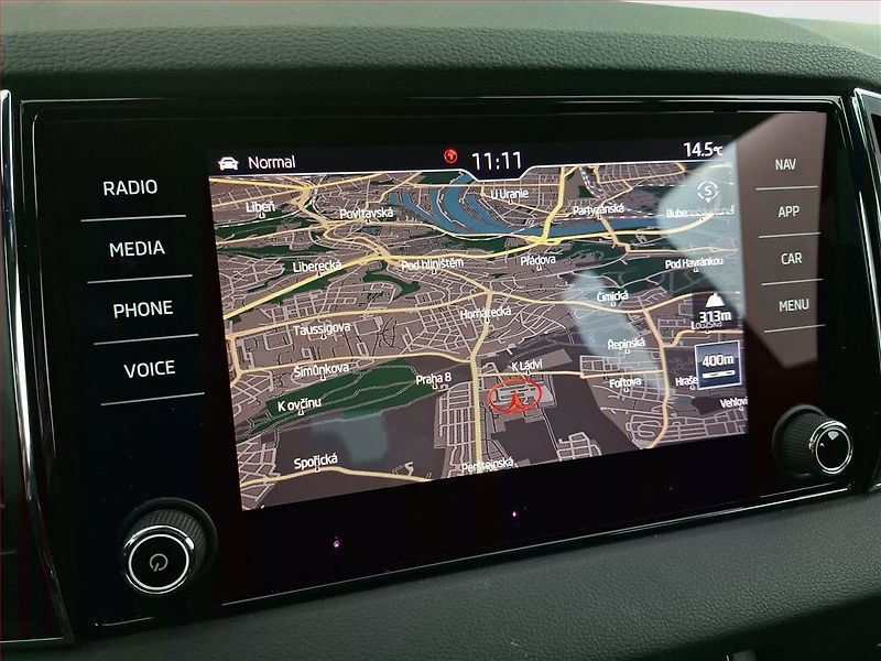 Škoda Karoq (2019) Sportline 1.5 TSI - fotka 13 z 21