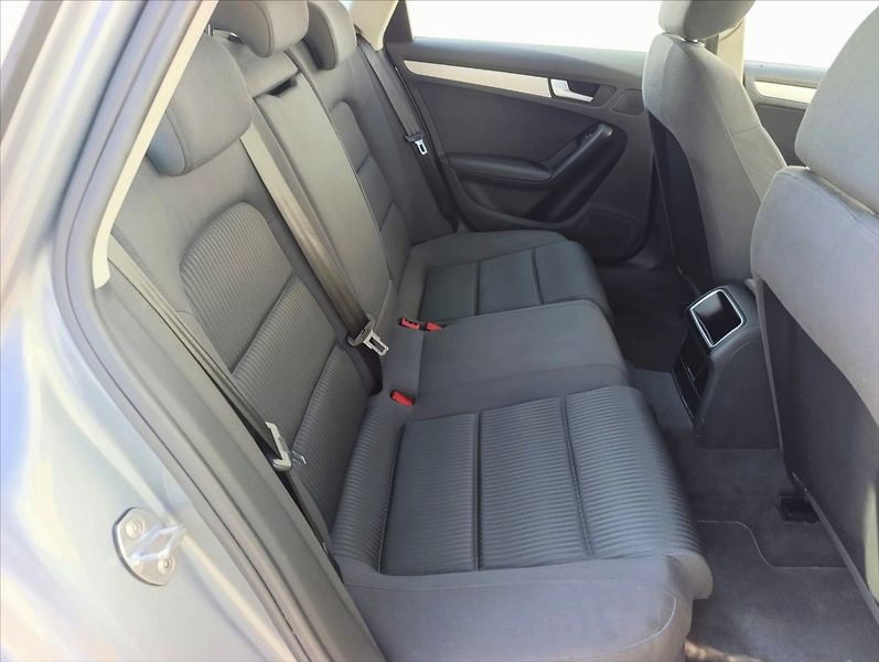 Audi A4 Avant 2,0 TDi Quattro Aut. Kli - fotka 23 z 30