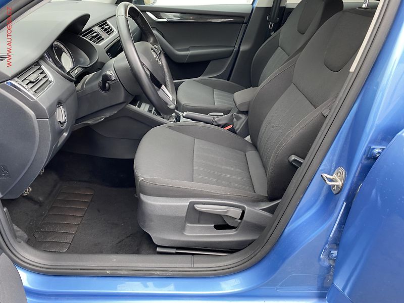 Škoda Octavia (2018) 1.8 TSi, Style, park. čidla - fotka 10 z 17
