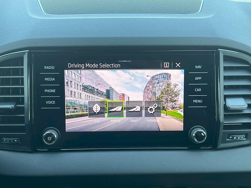 Škoda Karoq (2025) Sportline 1.5TSi 110kW 7°autom - fotka 24 z 33