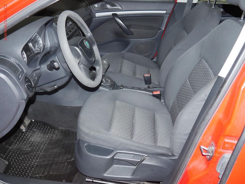 Škoda Octavia (2012) 2.0 TDi, ČR, AC - fotka 9 z 15