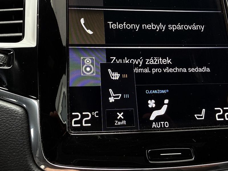 Volvo XC90 D5 AWD R-DESIGN PRO // VZDUCH  - fotka 29 z 60