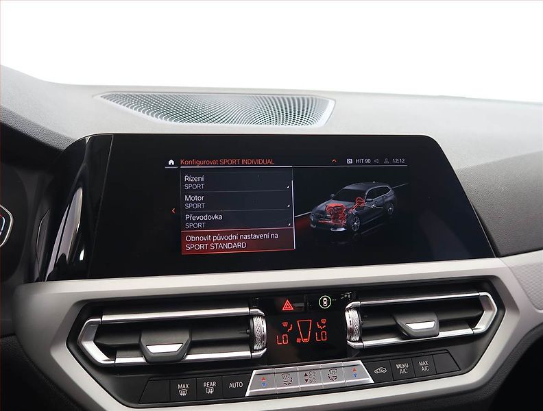 BMW Řada 3 (2021) Advantage 320 d xDrive - fotka 19 z 28