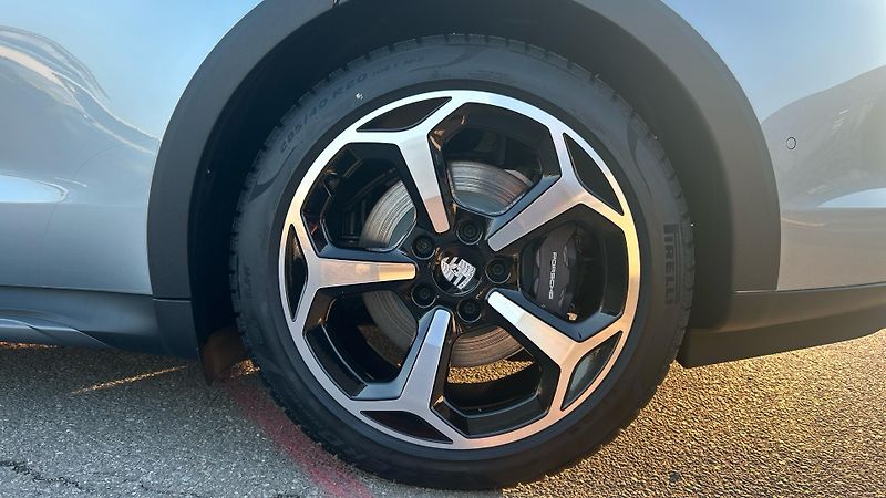 Porsche Taycan 4 Cross Turismo - fotka 12 z 29