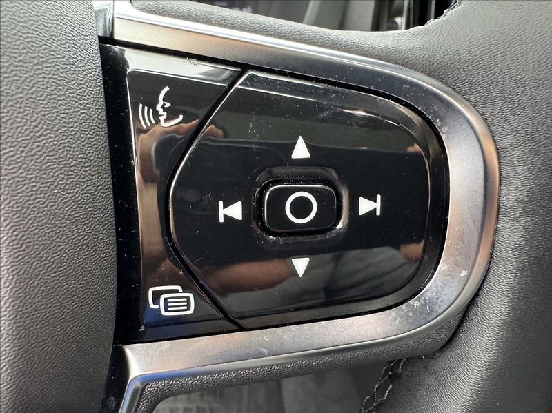 Volvo XC60 2,0 T8 AWD Recharge Plus Dark - fotka 32 z 50