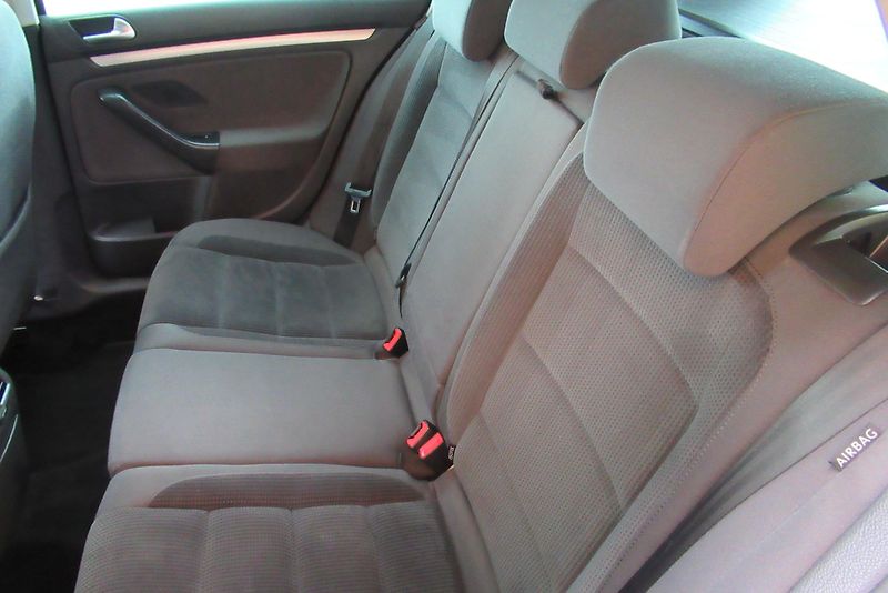 Volkswagen Golf 1.9 TDI AUT. KLIMA - fotka 16 z 20
