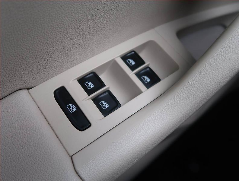 Škoda Octavia (2016) 2.0 TDI, Navi, Xenony - fotka 15 z 15