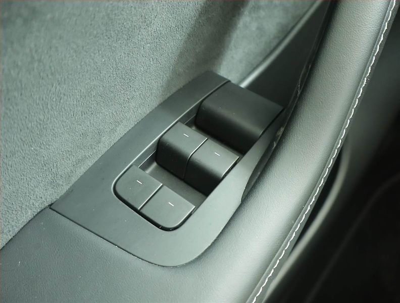 Tesla Model Y (2023) Long Range AWD 79kWh, SoH 91% - fotka 16 z 22