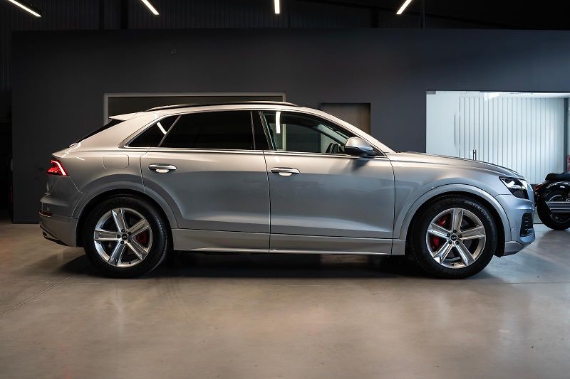 Audi Q8 55 TFSI e 250 kW, QUATTRO, DPH - fotka 3 z 38