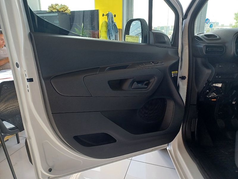 Opel Combo (2026) Crew Van L2 1,5CDTI 102k MT6 - fotka 11 z 28