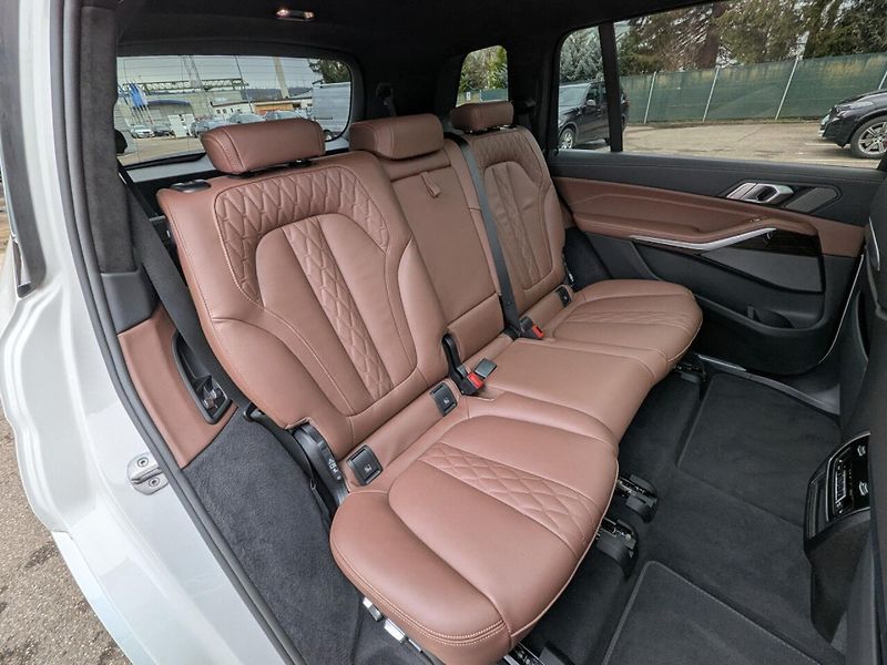 BMW X7 xDrive40i M-Sport NezTop Pano - fotka 11 z 13