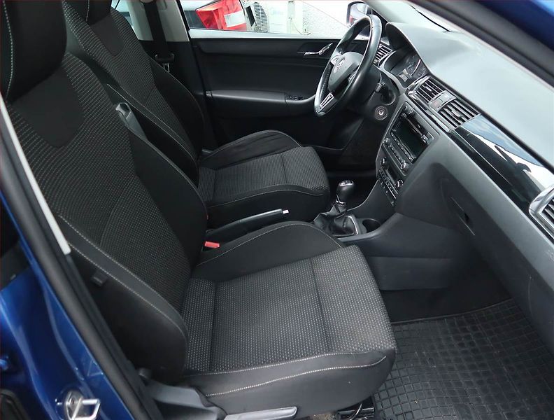 Škoda Rapid (2015) Spaceback 1.2 TSI, Tempomat - fotka 9 z 17