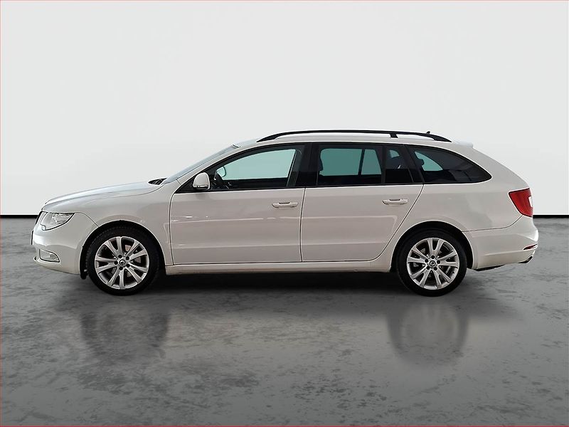 Škoda Superb (2011) 2.0 TDI, Xenony, Park. senzory - fotka 3 z 15