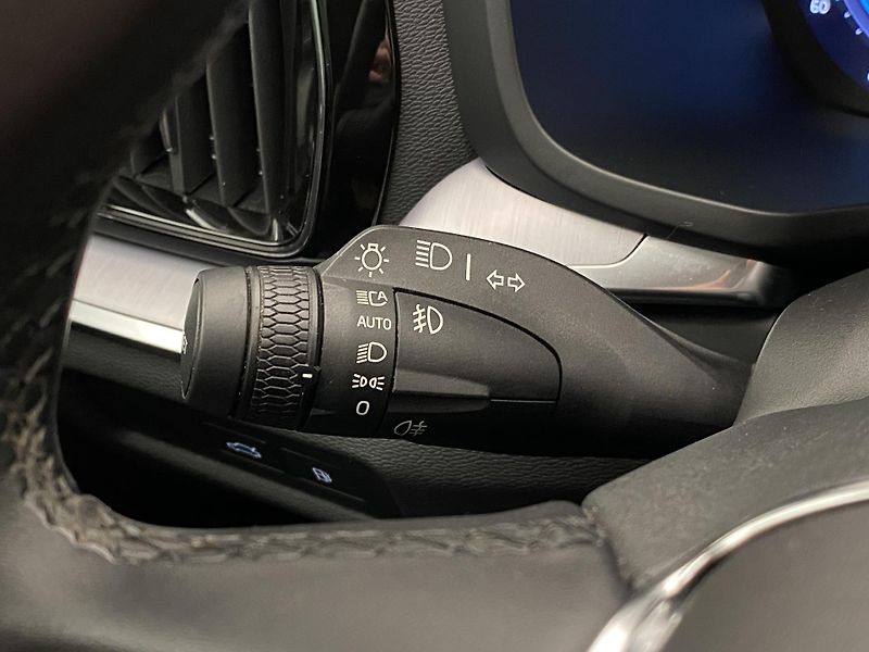 Volvo V60 T6 AWD RECHARGE CORE REZERVACE - fotka 21 z 45