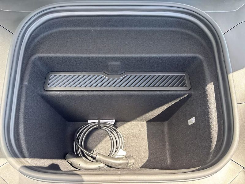 Porsche Cayenne Electric HuD Venti Display spo - fotka 19 z 19